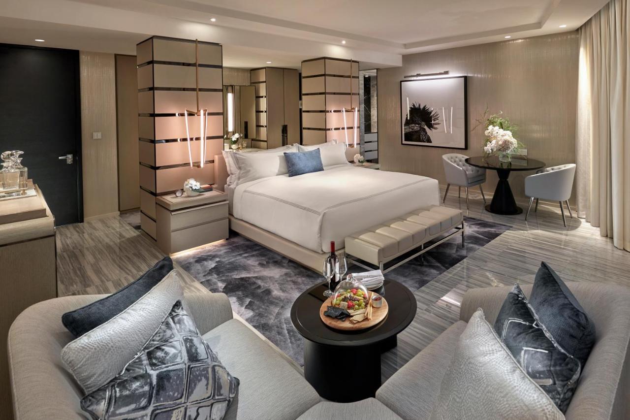Crown Towers Sydney Hotell Exteriör bild A suite at The Ritz-Carlton, Hong Kong