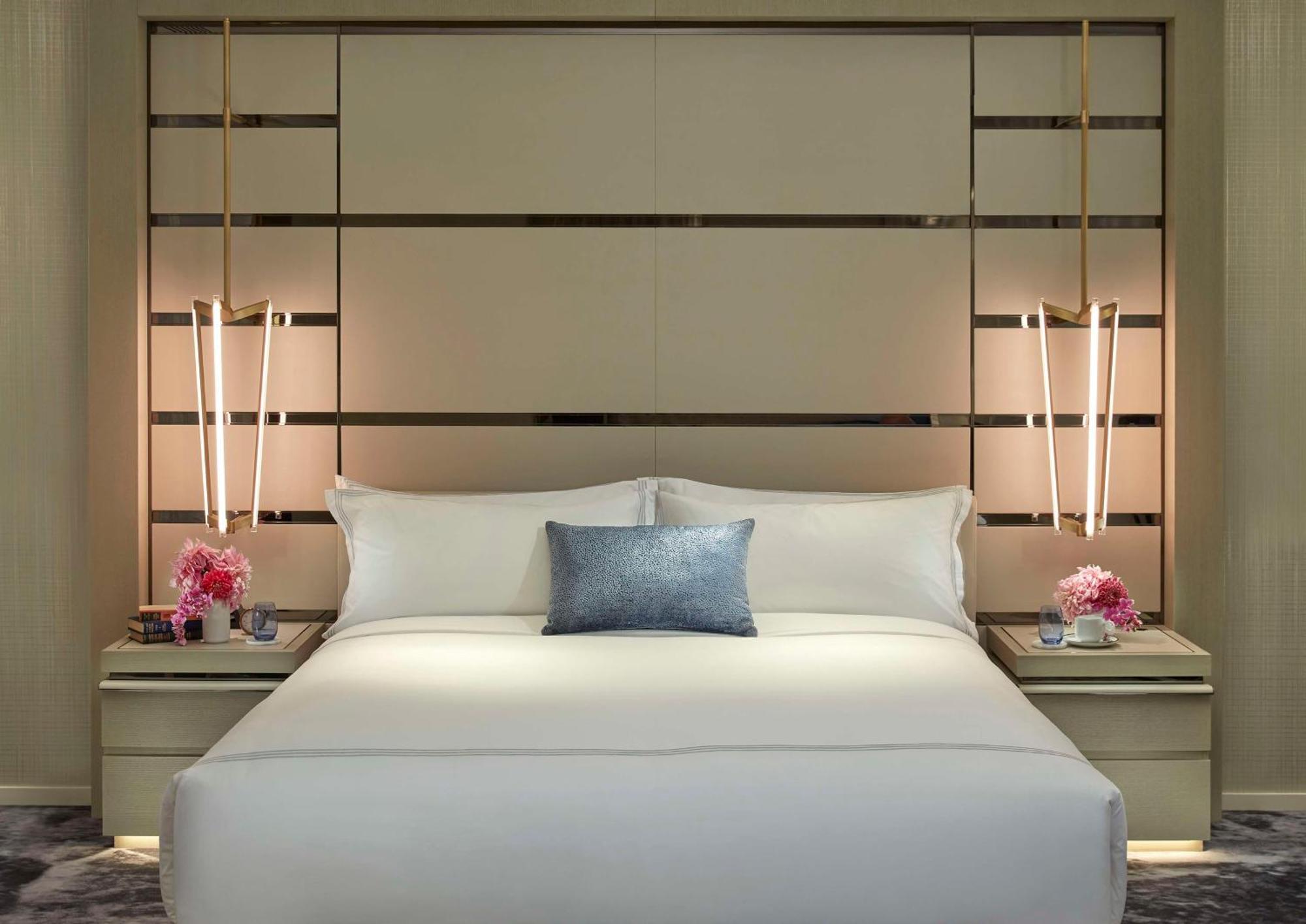 Crown Towers Sydney Hotell Exteriör bild A bedroom at The Ritz-Carlton, Dubai
