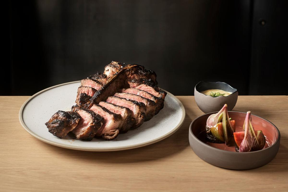 Crown Towers Sydney Hotell Exteriör bild A grilled steak